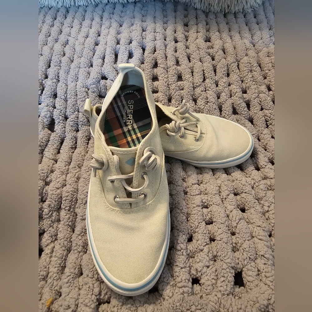 sperry top sider tennis shoes